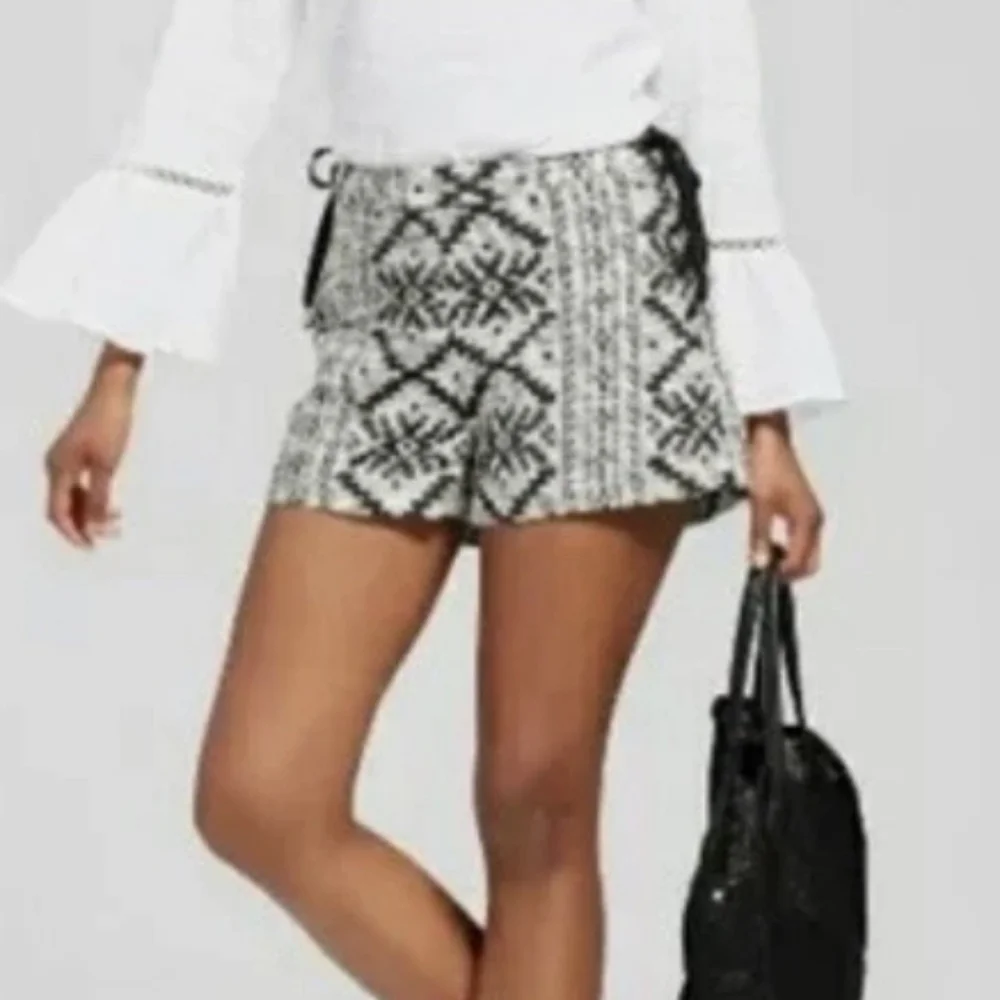 Who What Wear High Waist Black and White Geometric Shorts Tribal Aztec Lace Up - Picture 9 of 10